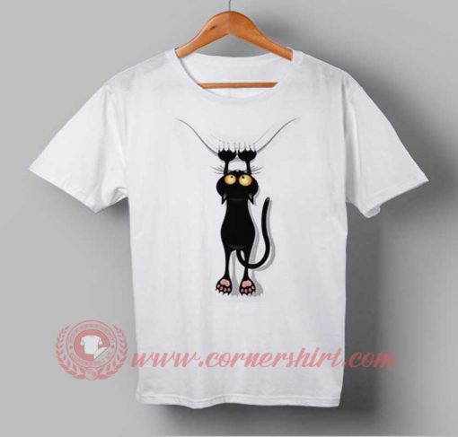 Scratching Black Cat T-shirt